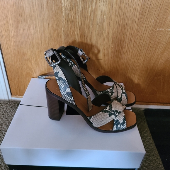 7.5 Dolce Vita womens Nala Sandal leather black/white snake, brand new - Picture 2 of 9
